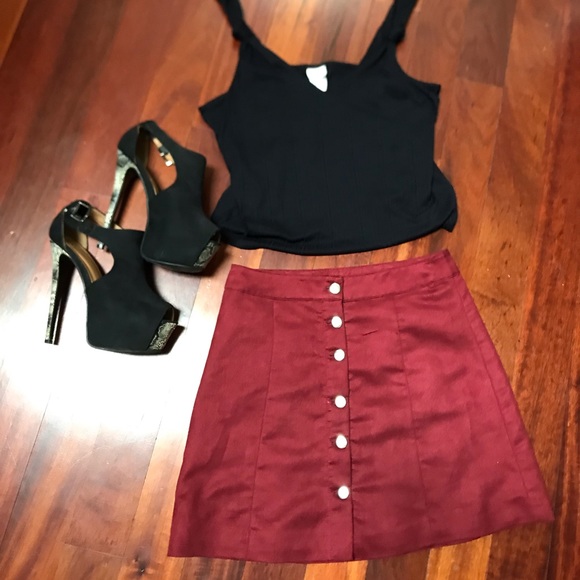 H&M Dresses & Skirts - High waisted button front faux suede skirt